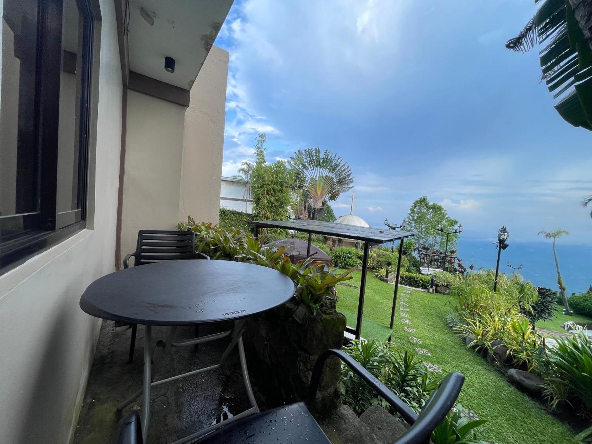 The Lakeview Suites Tagaytay City Extérieur photo